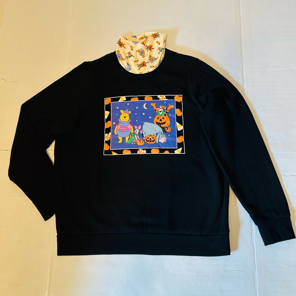 Disney Winnie the Pooh women’s Halloween turtleneck sweatshirt size medium